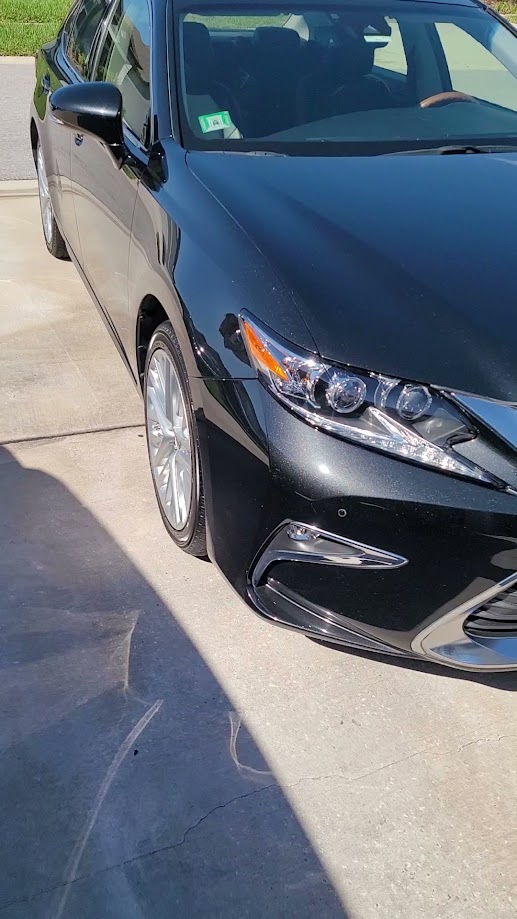 Lexus ES — headlight and fender