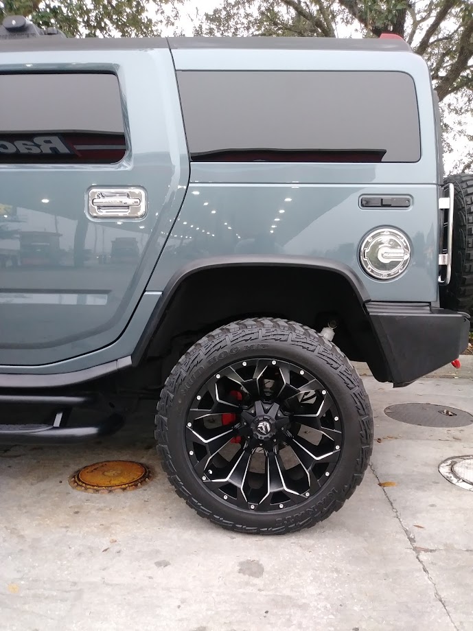 Hummer H2 — custom wheels and finish