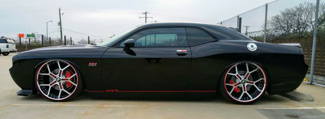 Black Challenger — full side profile
